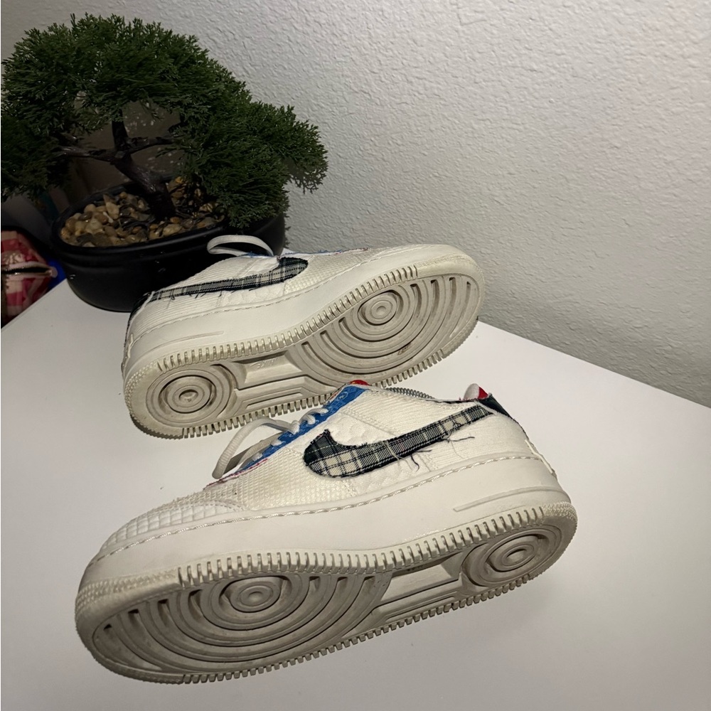 Nike air force Red and White Athletic Shoes - Picture 6 of 7